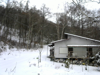 長野県菅平高原 ゆたか山荘 西側(坂上) 2025/12/14 10:45