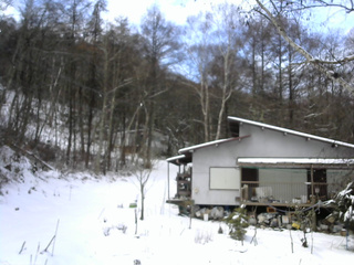 長野県菅平高原 ゆたか山荘 西側(坂上) 2025/12/14 11:00