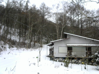 長野県菅平高原 ゆたか山荘 西側(坂上) 2025/12/14 11:15