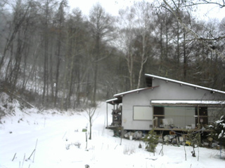 長野県菅平高原 ゆたか山荘 西側(坂上) 2025/12/14 11:45