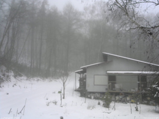 長野県菅平高原 ゆたか山荘 西側(坂上) 2025/12/14 12:15