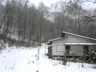 長野県菅平高原 ゆたか山荘 西側(坂上) 2025/12/14 12:45