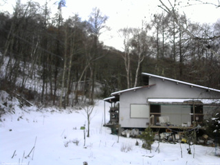 長野県菅平高原 ゆたか山荘 西側(坂上) 2025/12/14 14:00