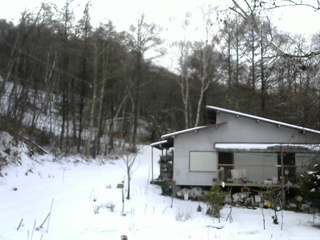長野県菅平高原 ゆたか山荘 西側(坂上) 2025/12/14 14:15