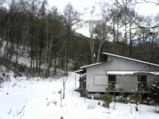 長野県菅平高原 ゆたか山荘 西側(坂上) 2025/12/14 15:00