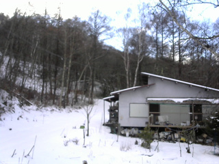 長野県菅平高原 ゆたか山荘 西側(坂上) 2025/12/14 15:15