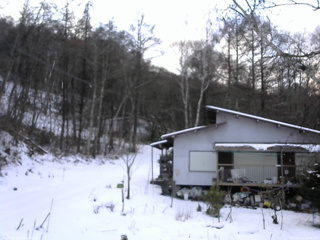 長野県菅平高原 ゆたか山荘 西側(坂上) 2025/12/14 16:00