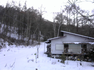 長野県菅平高原 ゆたか山荘 西側(坂上) 2025/12/14 16:15
