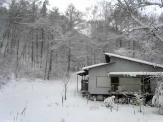 長野県菅平高原 ゆたか山荘 西側(坂上) 2025/12/15 12:00