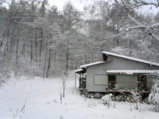 長野県菅平高原 ゆたか山荘 西側(坂上) 2025/12/15 13:15