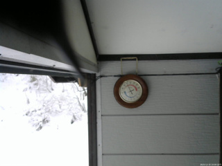 長野県菅平高原 ゆたか山荘 温度計 2025/12/15 10:00