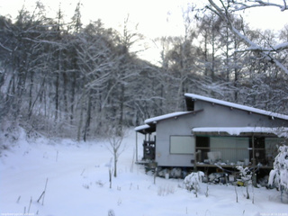 長野県菅平高原 ゆたか山荘 西側(坂上) 2025/12/16 14:15