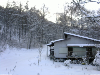 長野県菅平高原 ゆたか山荘 西側(坂上) 2025/12/16 14:45