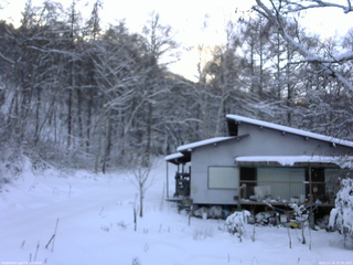 長野県菅平高原 ゆたか山荘 西側(坂上) 2025/12/16 15:30