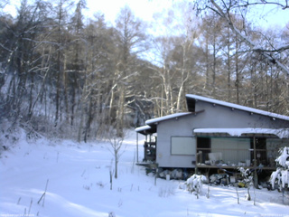 長野県菅平高原 ゆたか山荘 西側(坂上) 2025/12/17 13:00