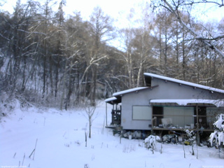 長野県菅平高原 ゆたか山荘 西側(坂上) 2025/12/17 13:30