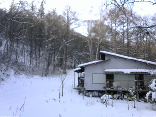 長野県菅平高原 ゆたか山荘 西側(坂上) 2025/12/17 13:45