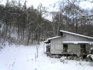 長野県菅平高原 ゆたか山荘 西側(坂上) 2025/12/17 14:15