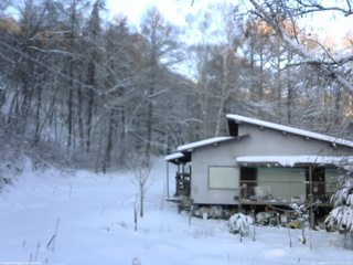 長野県菅平高原 ゆたか山荘 西側(坂上) 2025/12/19 07:30