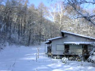 長野県菅平高原 ゆたか山荘 西側(坂上) 2025/12/19 09:15