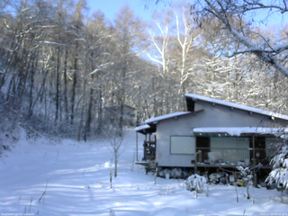 長野県菅平高原 ゆたか山荘 西側(坂上) 2025/12/19 09:30