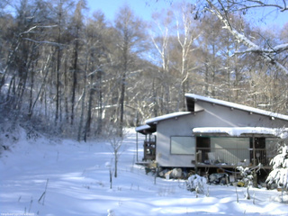 長野県菅平高原 ゆたか山荘 西側(坂上) 2025/12/19 11:00