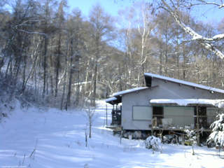 長野県菅平高原 ゆたか山荘 西側(坂上) 2025/12/19 11:30