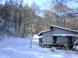 長野県菅平高原 ゆたか山荘 西側(坂上) 2025/12/19 12:30