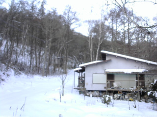長野県菅平高原 ゆたか山荘 西側(坂上) 2025/12/20 07:15