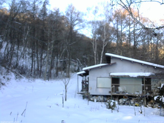 長野県菅平高原 ゆたか山荘 西側(坂上) 2025/12/20 07:30