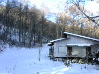 長野県菅平高原 ゆたか山荘 西側(坂上) 2025/12/20 08:15
