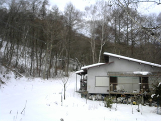 長野県菅平高原 ゆたか山荘 西側(坂上) 2025/12/20 09:30