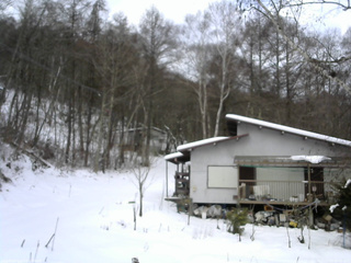 長野県菅平高原 ゆたか山荘 西側(坂上) 2025/12/20 09:45