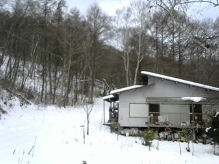 長野県菅平高原 ゆたか山荘 西側(坂上) 2025/12/20 10:00