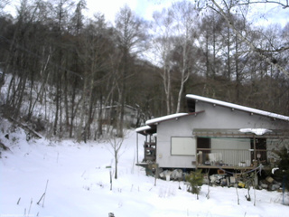 長野県菅平高原 ゆたか山荘 西側(坂上) 2025/12/20 10:45