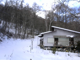 長野県菅平高原 ゆたか山荘 西側(坂上) 2025/12/20 11:15