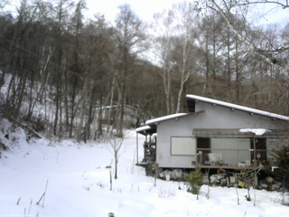 長野県菅平高原 ゆたか山荘 西側(坂上) 2025/12/20 11:45