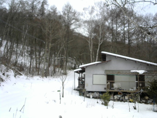 長野県菅平高原 ゆたか山荘 西側(坂上) 2025/12/20 12:30