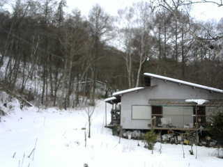 長野県菅平高原 ゆたか山荘 西側(坂上) 2025/12/20 12:45