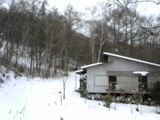 長野県菅平高原 ゆたか山荘 西側(坂上) 2025/12/20 13:15