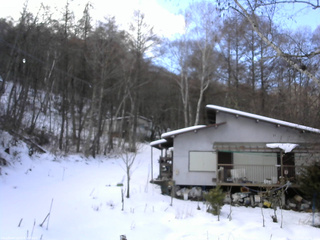 長野県菅平高原 ゆたか山荘 西側(坂上) 2025/12/20 13:45