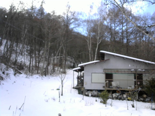 長野県菅平高原 ゆたか山荘 西側(坂上) 2025/12/20 14:00