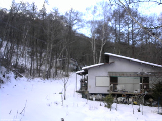 長野県菅平高原 ゆたか山荘 西側(坂上) 2025/12/20 14:15