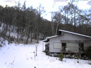 長野県菅平高原 ゆたか山荘 西側(坂上) 2025/12/20 16:00