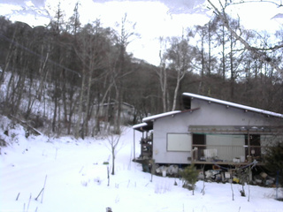 長野県菅平高原 ゆたか山荘 西側(坂上) 2025/12/20 16:15