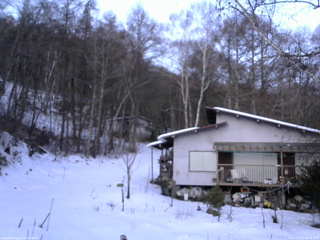 長野県菅平高原 ゆたか山荘 西側(坂上) 2025/12/21 06:45