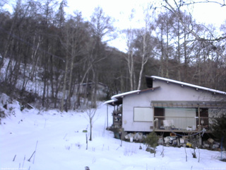 長野県菅平高原 ゆたか山荘 西側(坂上) 2025/12/21 07:15