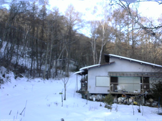 長野県菅平高原 ゆたか山荘 西側(坂上) 2025/12/21 08:15
