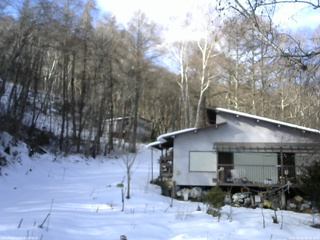 長野県菅平高原 ゆたか山荘 西側(坂上) 2025/12/21 09:45