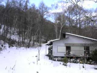 長野県菅平高原 ゆたか山荘 西側(坂上) 2025/12/21 10:00